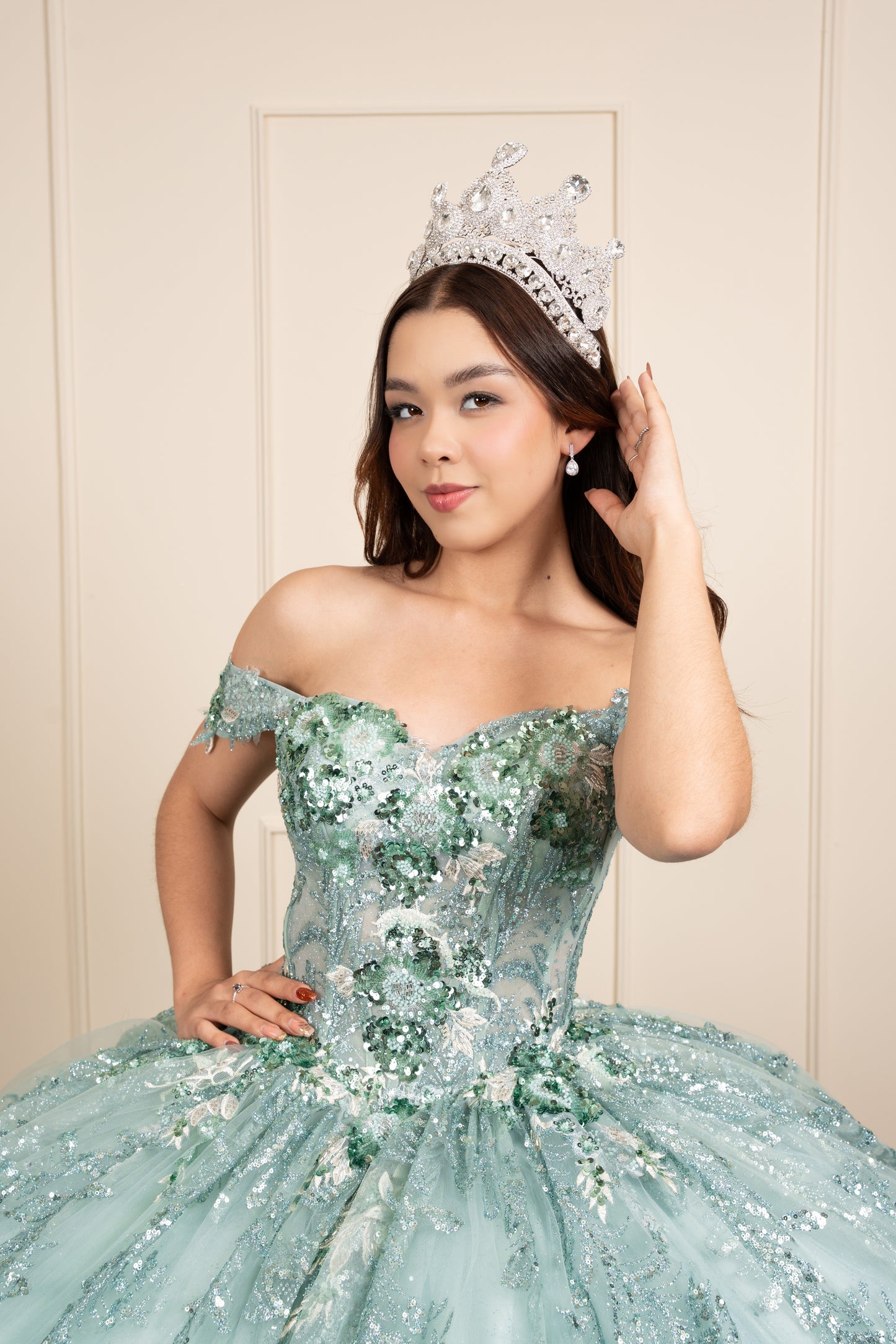 Vestido de XV Años Verde Menta Glitter Con Manga Caída