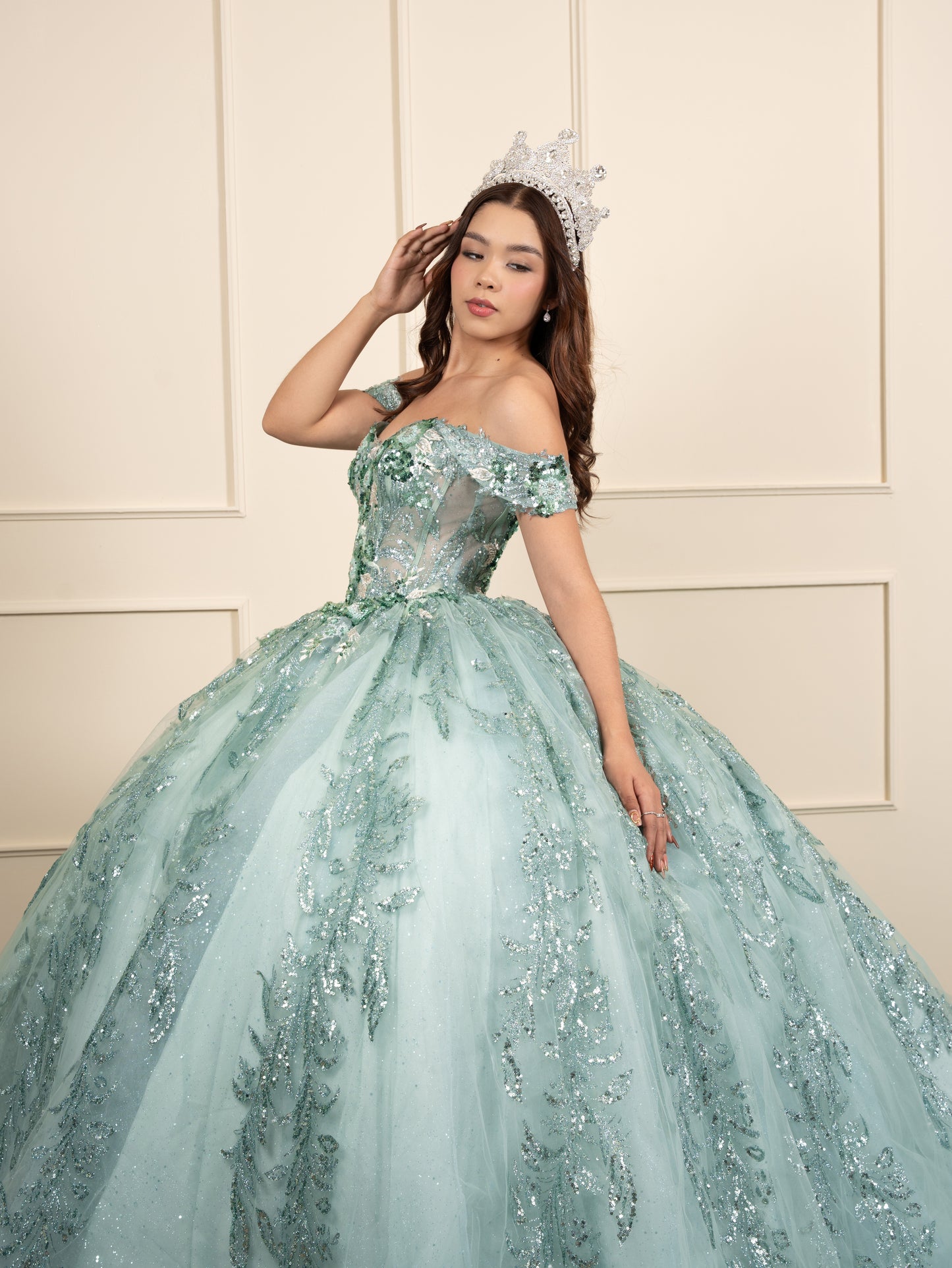 Vestido de XV Años Verde Menta Glitter Con Manga Caída