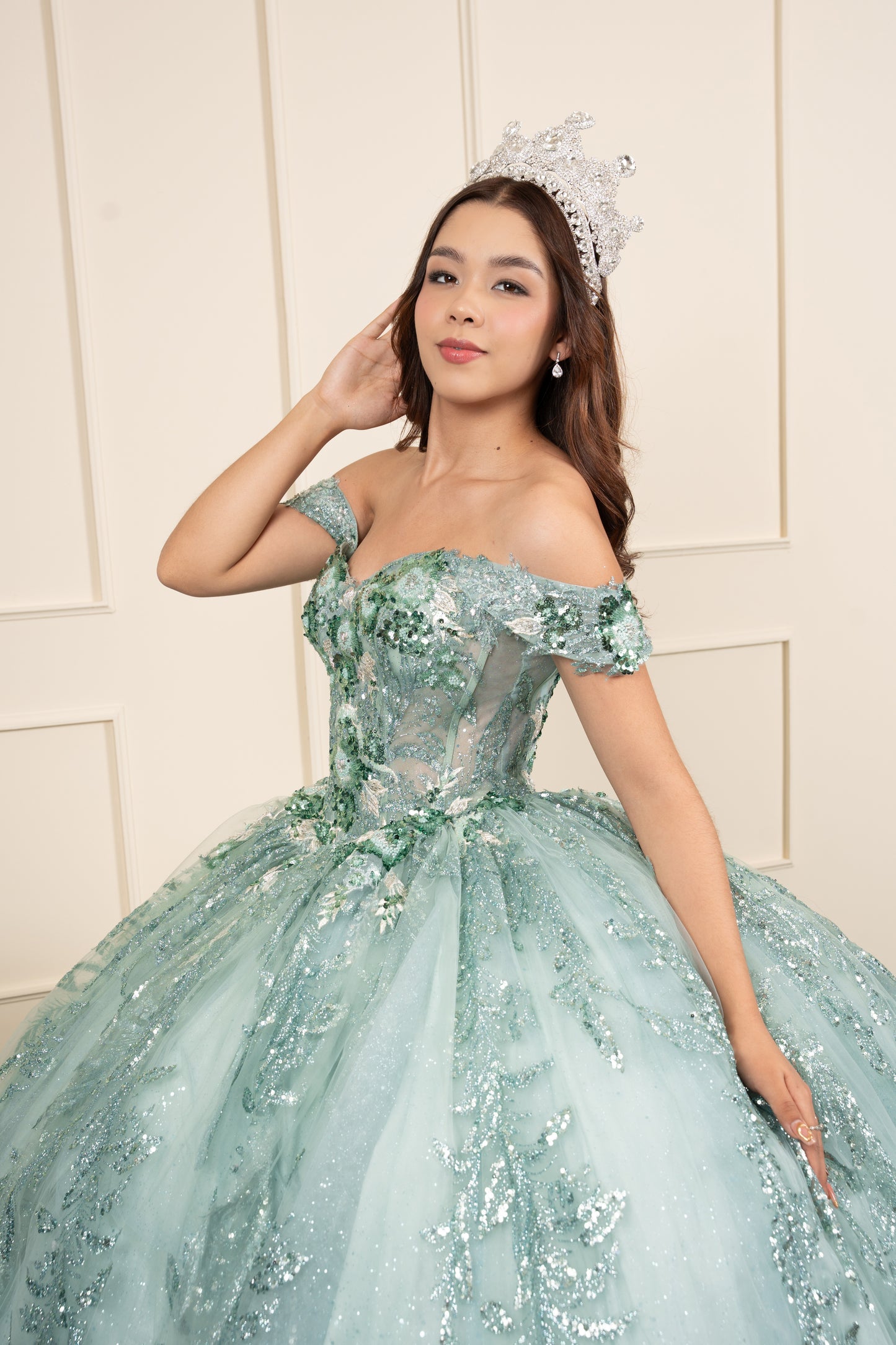 Vestido de XV Años Verde Menta Glitter Con Manga Caída
