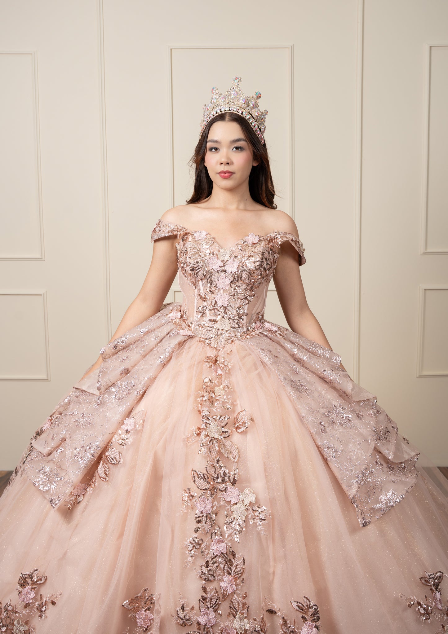 Vestido de XV Años Rose Gold Olanes en Falda con Glitter