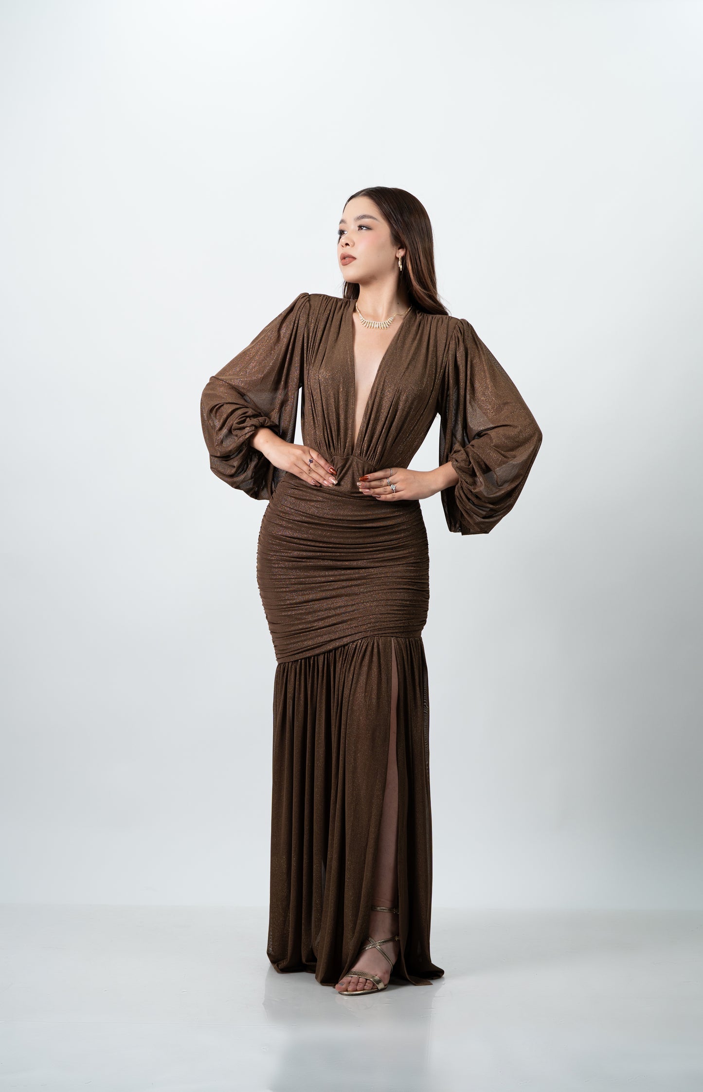 Vestido Cafe Manga Larga Corrugado Abdomen Falda Lisa con Abertura en Pierna