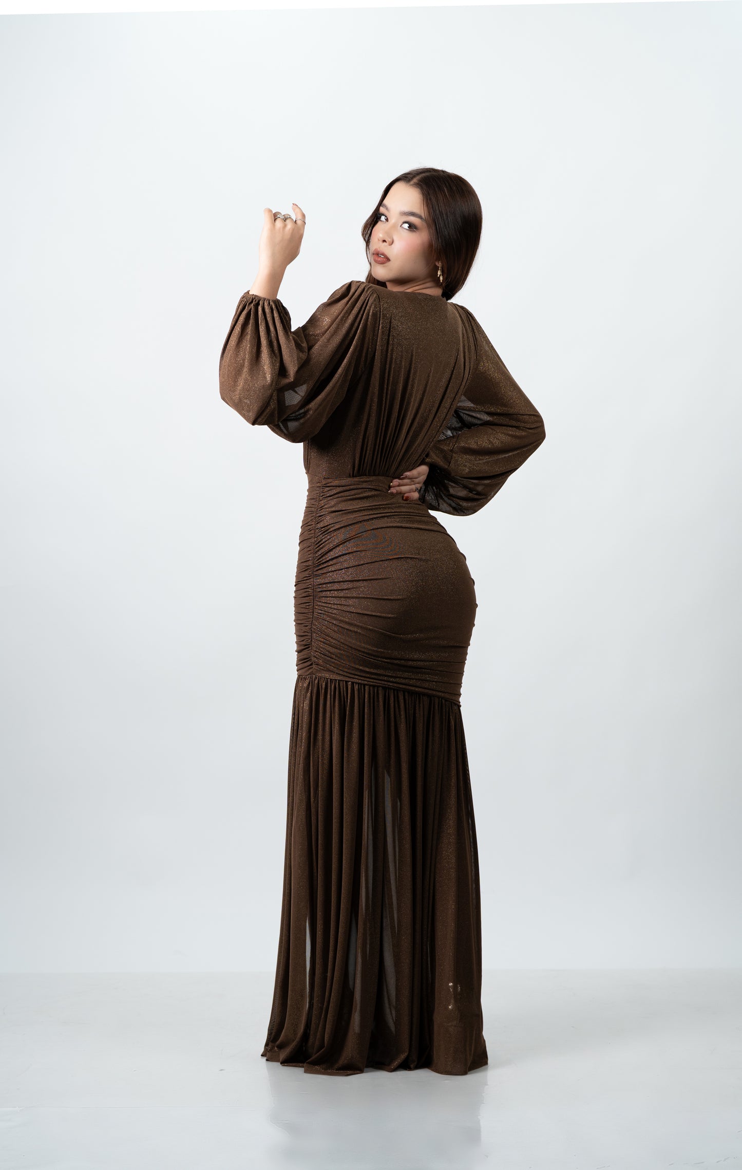 Vestido Cafe Manga Larga Corrugado Abdomen Falda Lisa con Abertura en Pierna