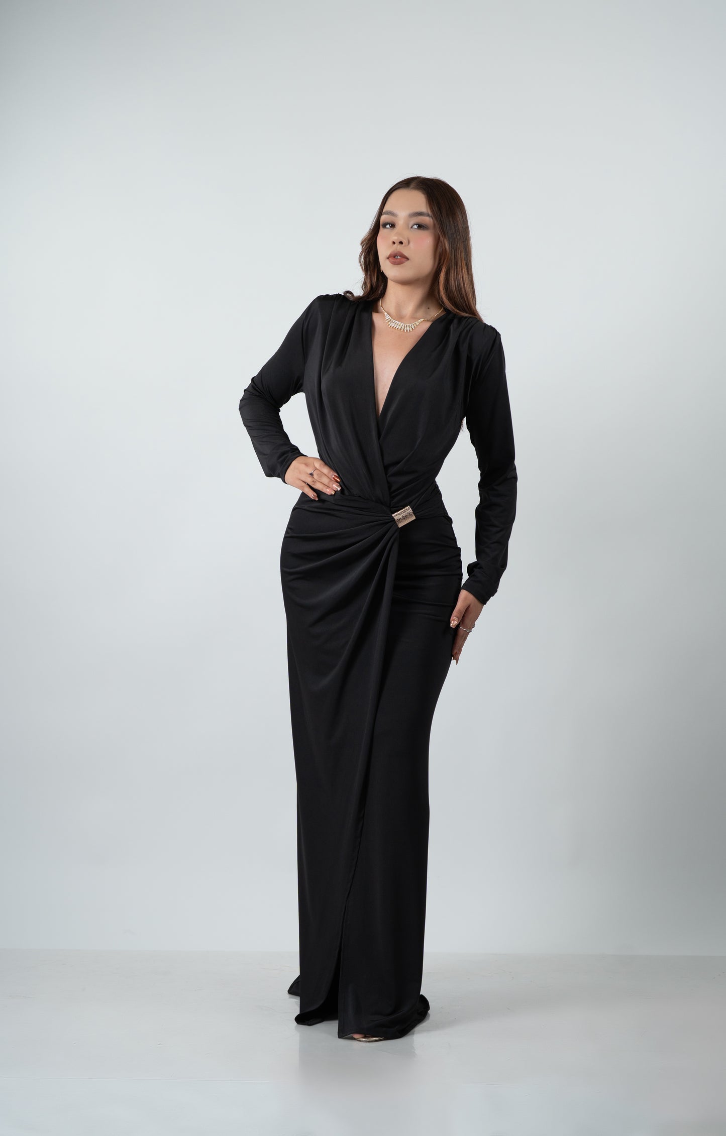 Vestido Negro Manga Larga Detalle Dorado En Cintura