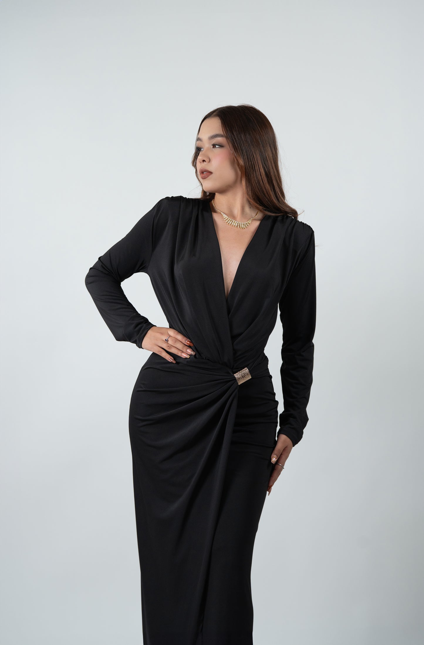 Vestido Negro Manga Larga Detalle Dorado En Cintura