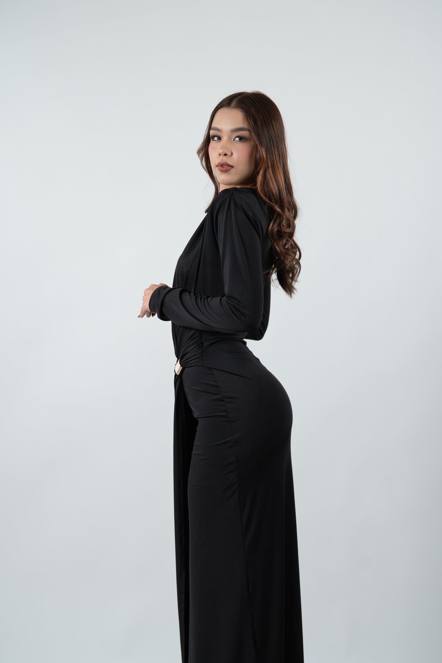 Vestido Negro Manga Larga Detalle Dorado En Cintura