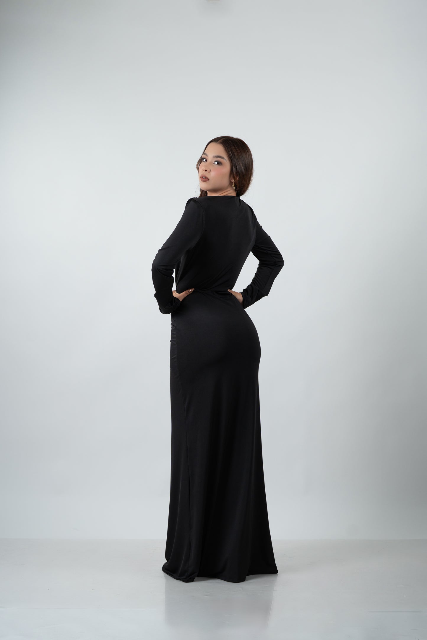 Vestido Negro Manga Larga Detalle Dorado En Cintura