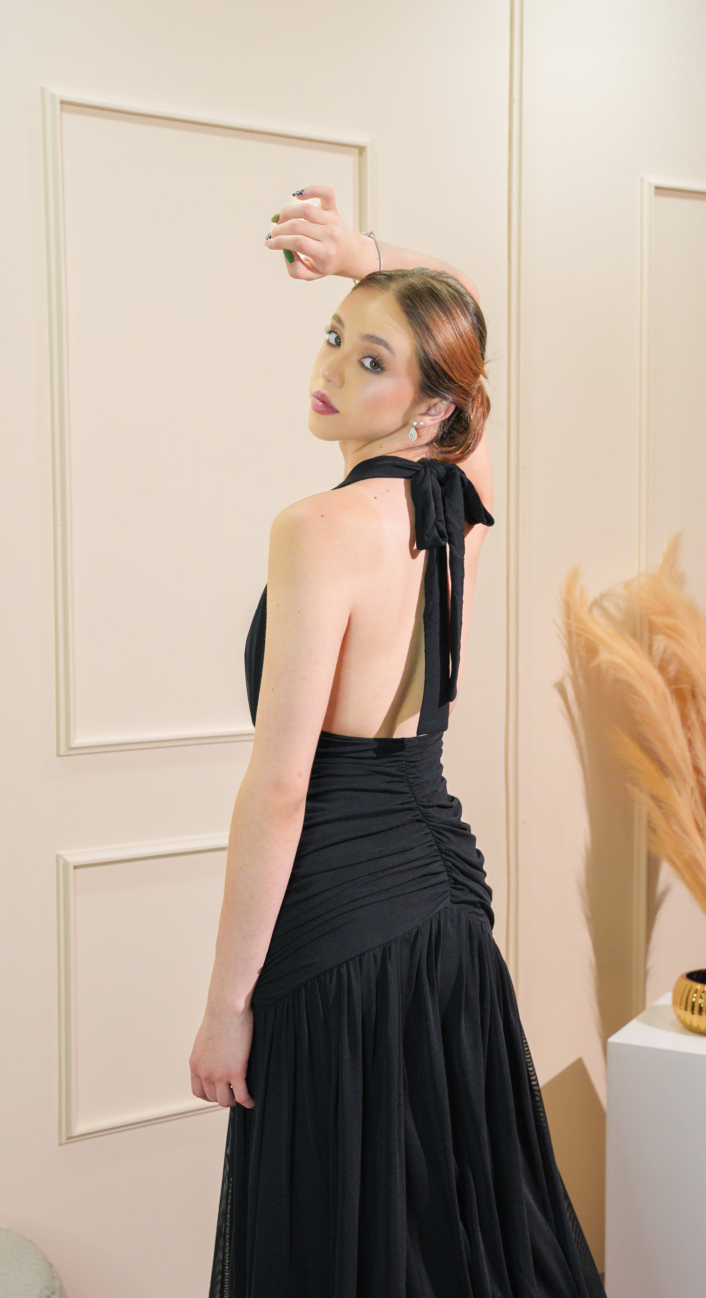 Vestido Negro Satín Espalda Descubierto Escote