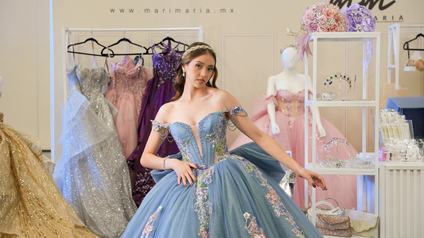 Vestido de XV Años Azul Gris Flores de Pedrería Cadenas en Mangas y Moño
