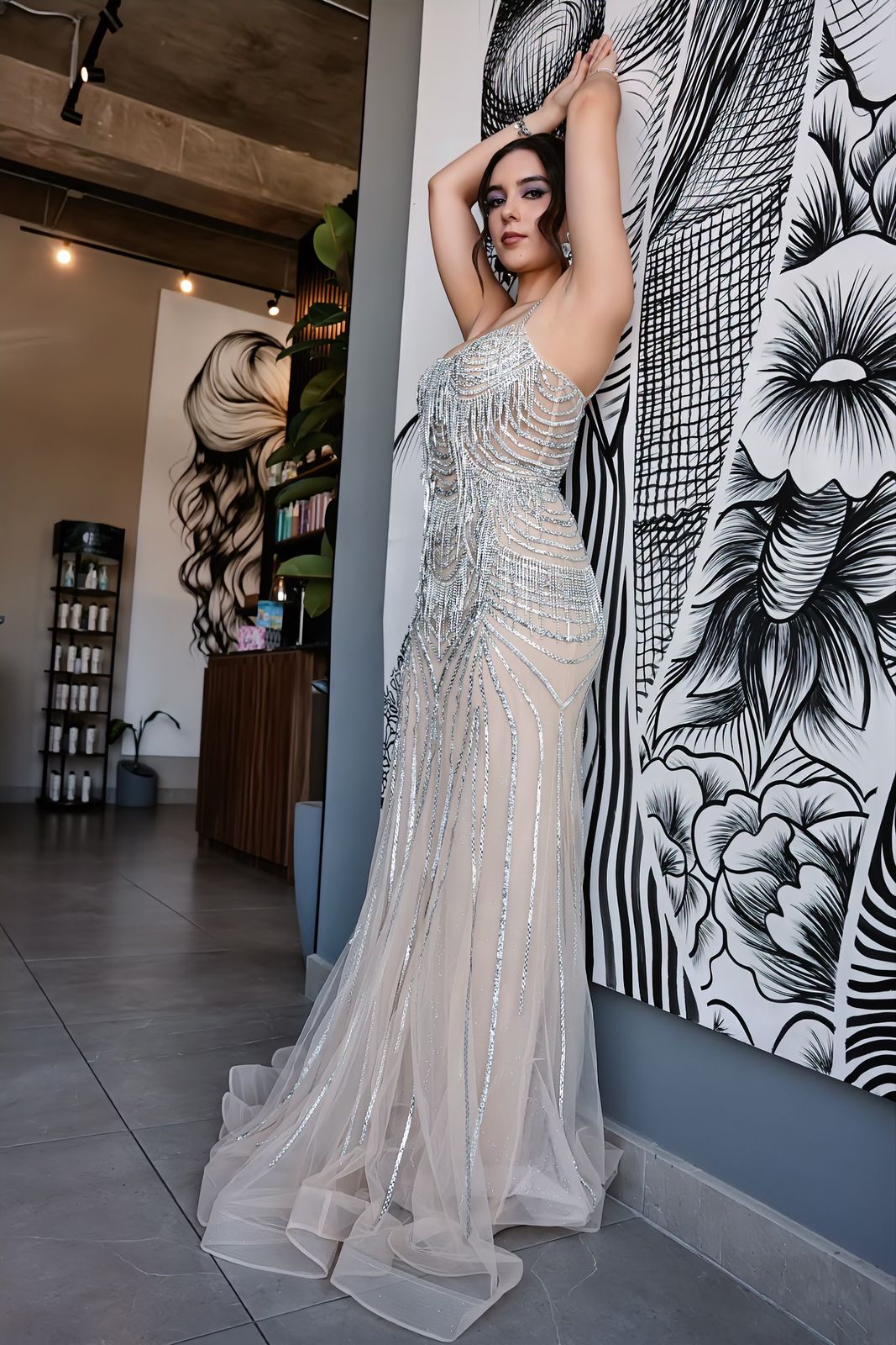 Vestido Beige Con Pedrería Plateada de Corset