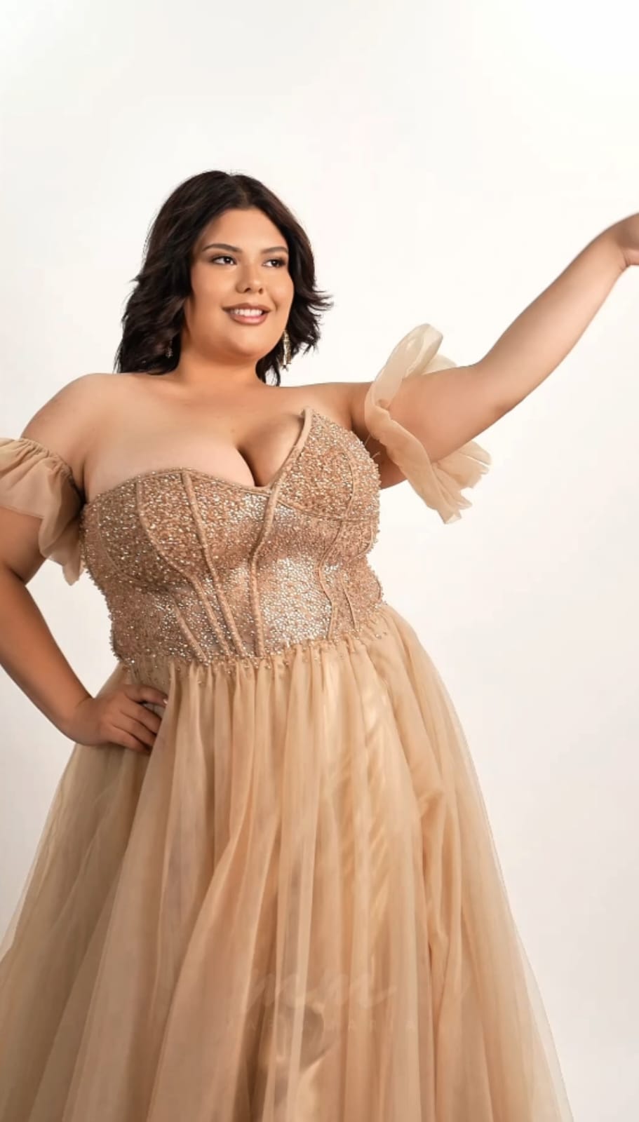 Vestido Nude Ampon Detalle En Abdomen Mangas Sueltas