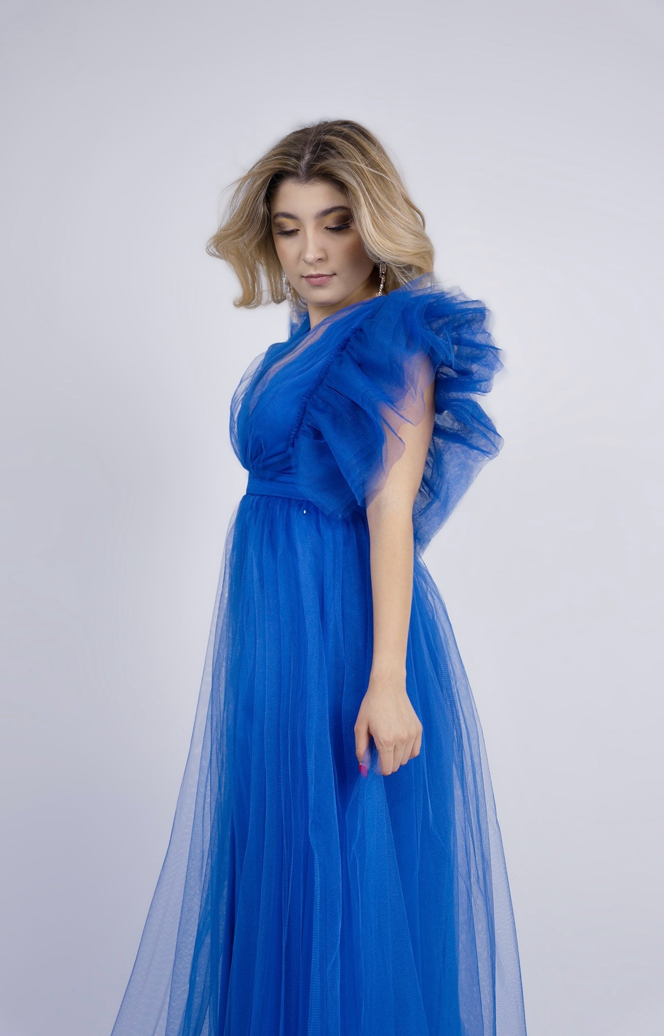 Vestido Azul Rey Tul Con Mangas Amponas