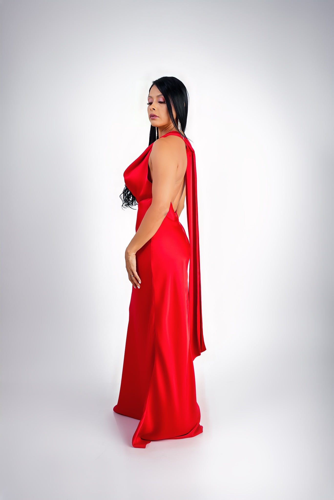 Vestido Rojo Satin Escote Caido Espalda Descubierta