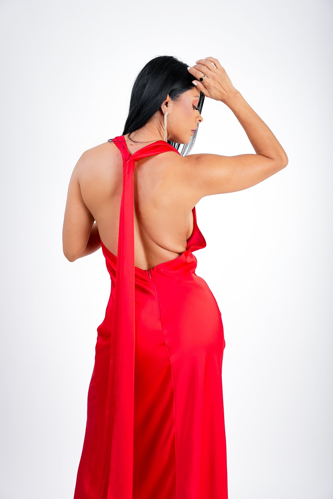 Vestido Rojo Satin Escote Caido Espalda Descubierta