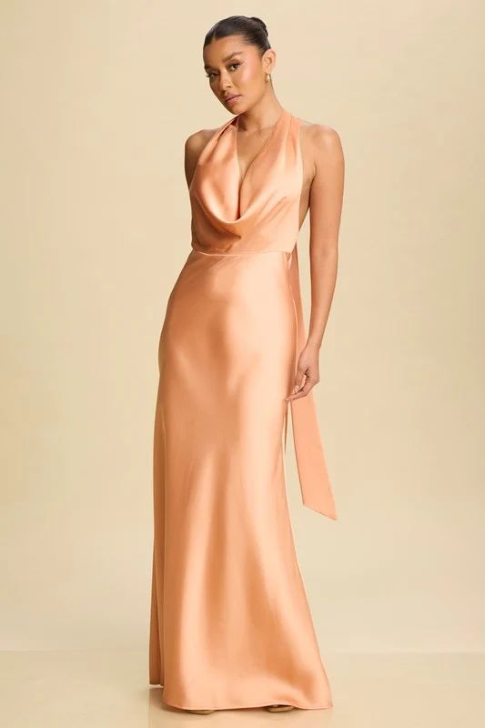 Vestido Coral Satin Espalda Descubierta Escote Caído