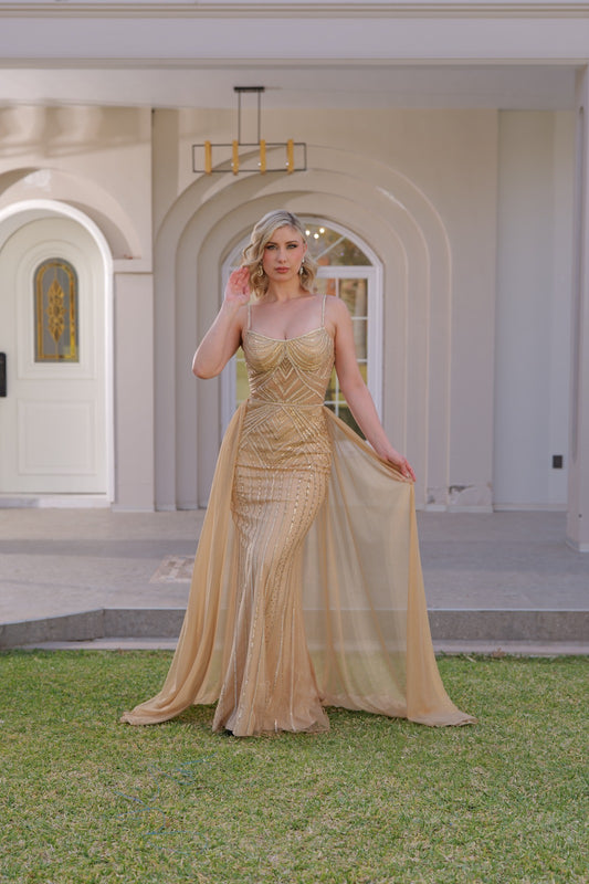 Vestido Dorado Lentejuela con Capa y Tirantes
