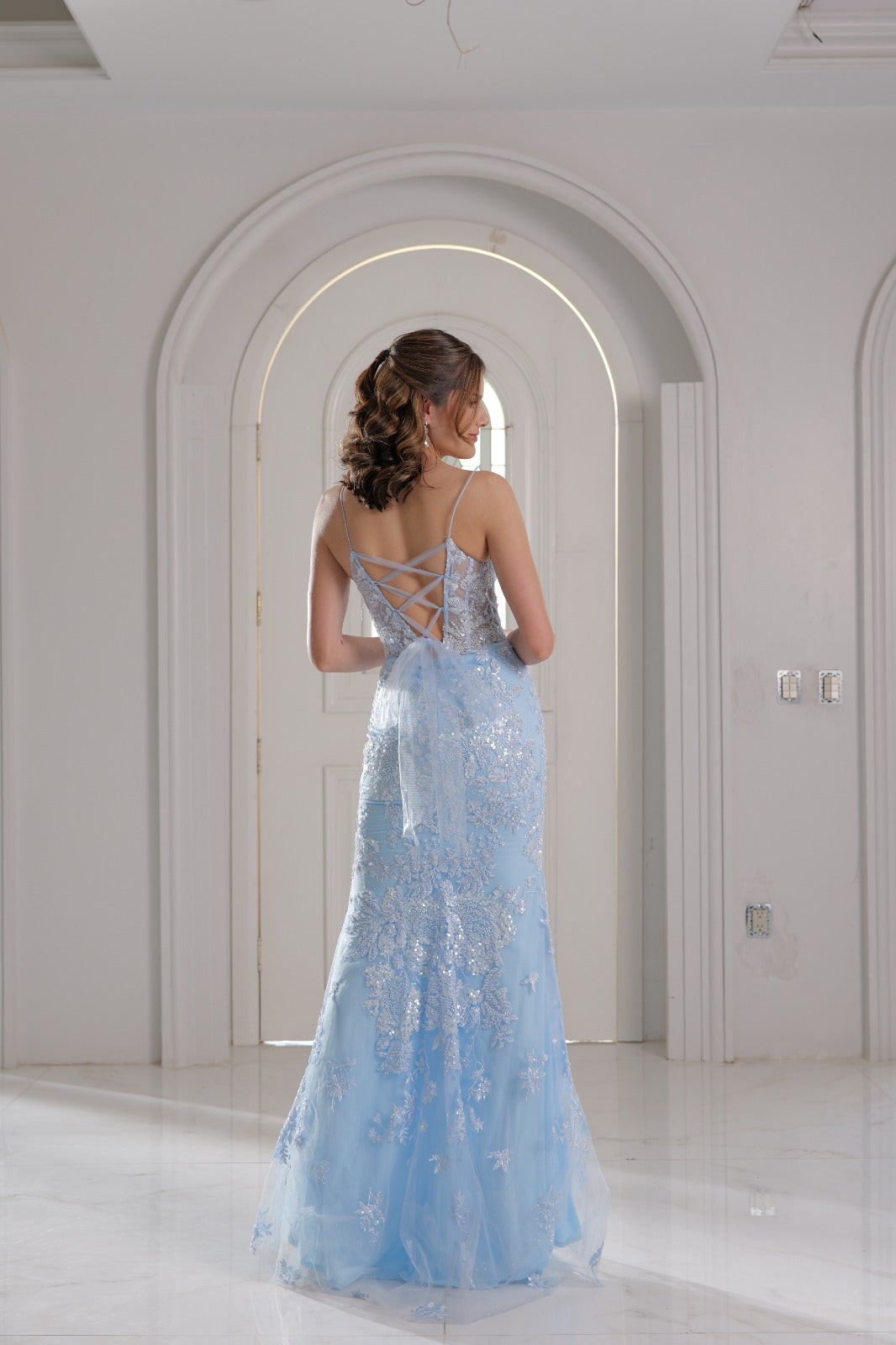 Vestido Azul Cielo Detalle de Brillos Transparencia en Abdomen