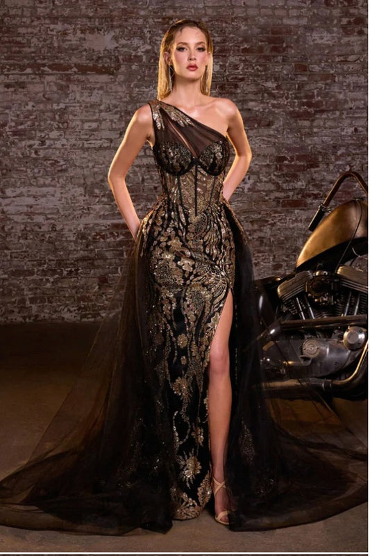 Negro Con Dorado Un Tirante Con Capa