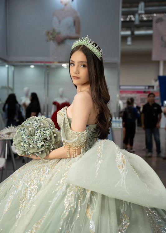 XV Lucia (Verde Sage)