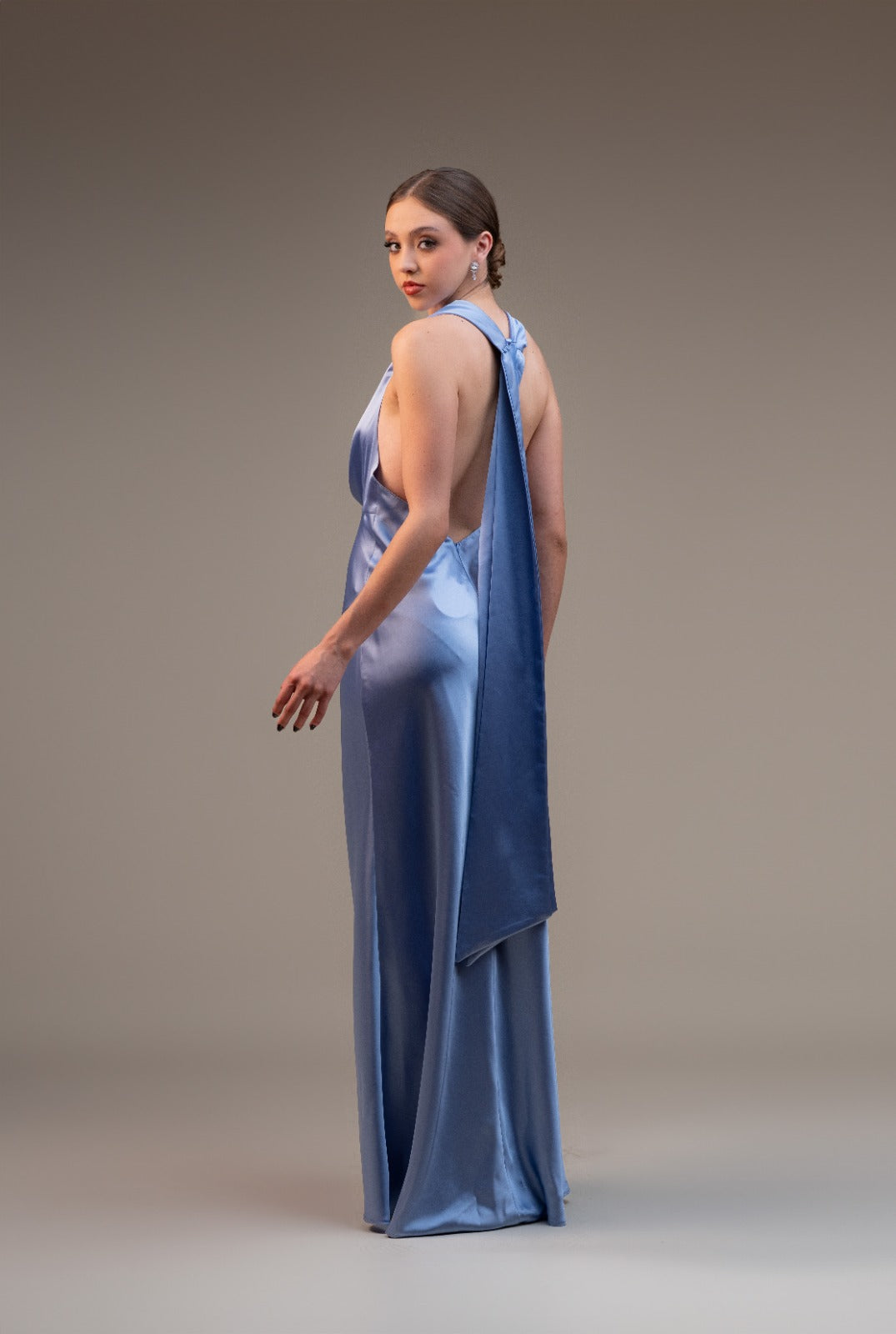 Azul Satin Escote Caido Espalda Descubierta