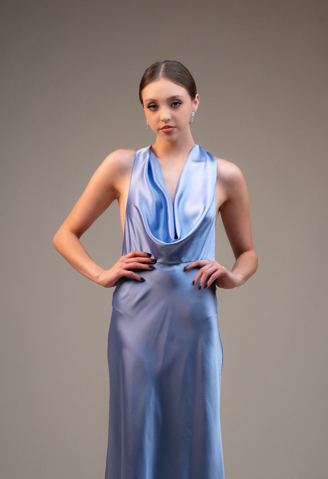 Azul Satin Escote Caido Espalda Descubierta