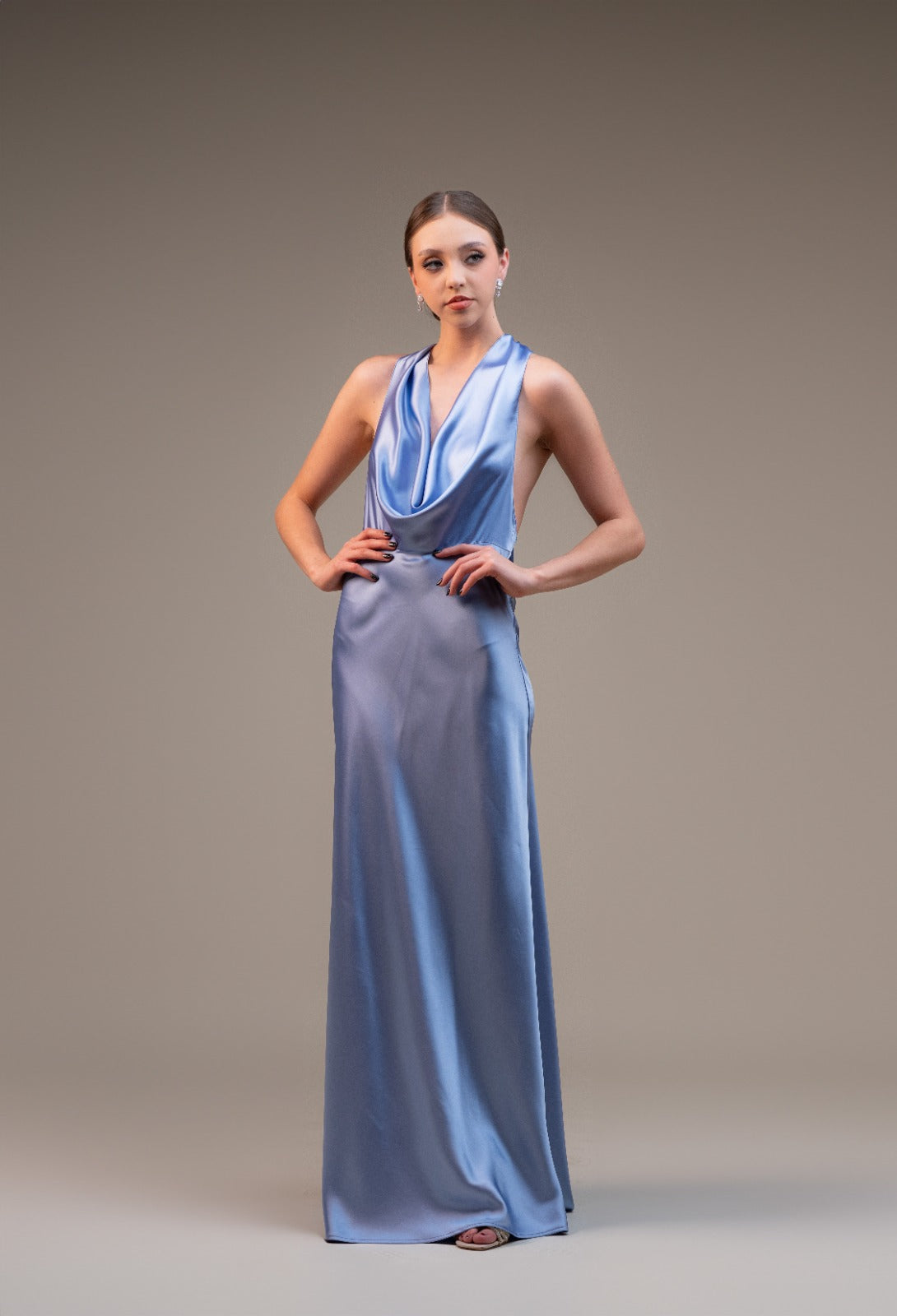 Azul Satin Escote Caido Espalda Descubierta
