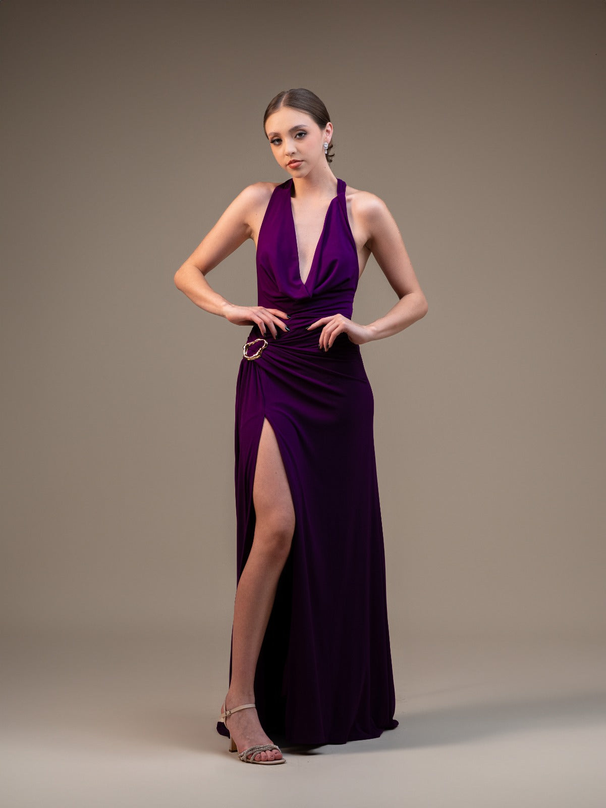 Morado Cuello Halter Detalle Dorado En Cintura