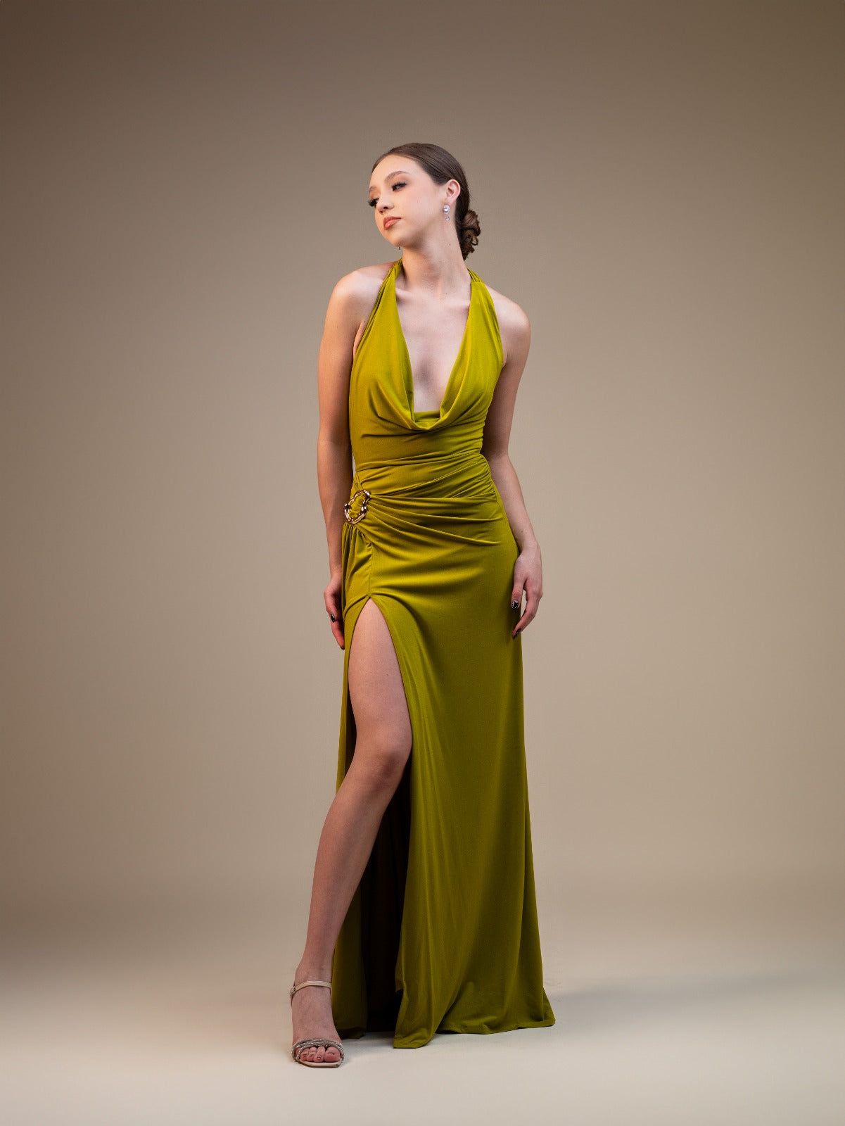 Verde Lima Cuello Halter Detalle Dorado En Cintura