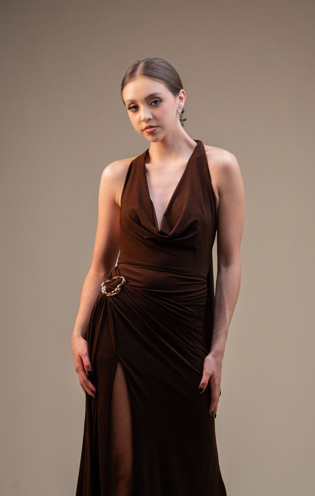 Cafe Cuello Halter Detalle Dorado En Cintura