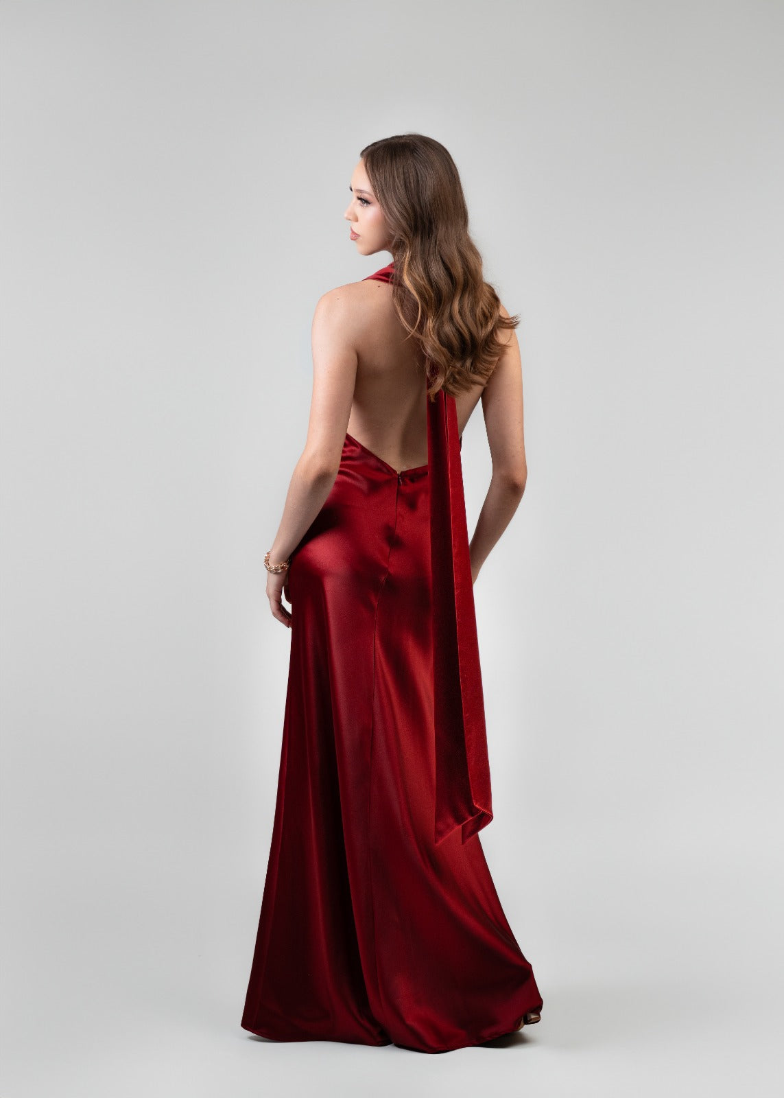 Vino Satin Escote Caido Espalda Descubierta
