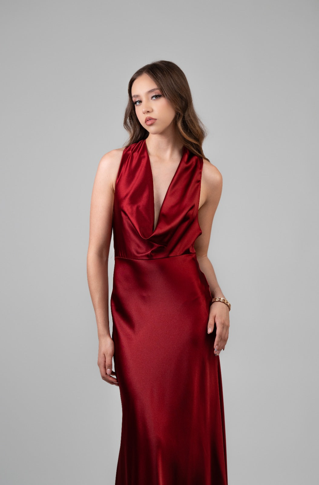 Vino Satin Escote Caido Espalda Descubierta