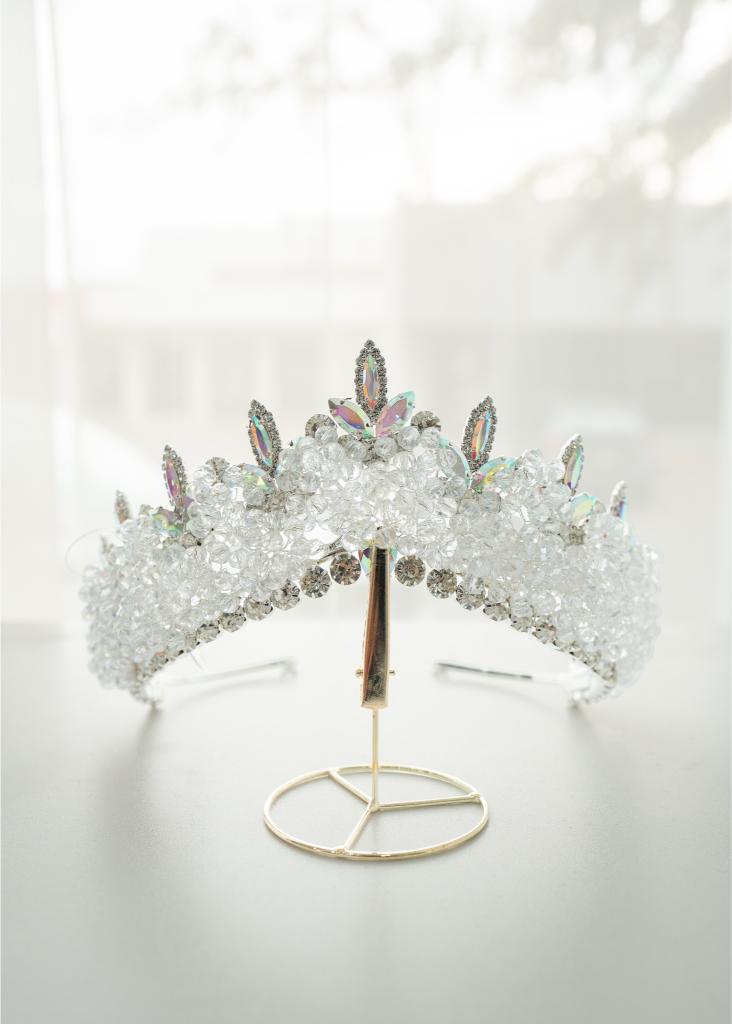 Tiara 53