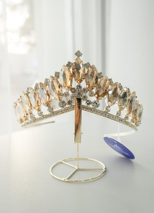 Tiara 67
