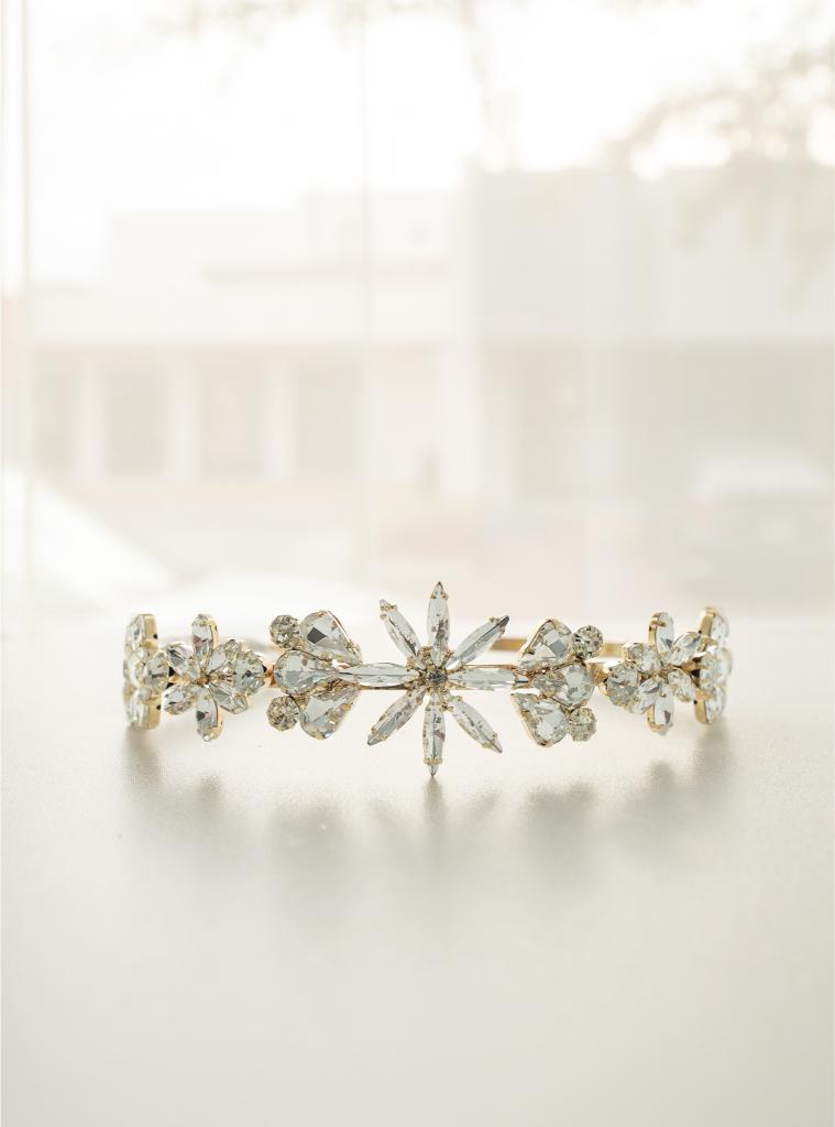 Tiara 71