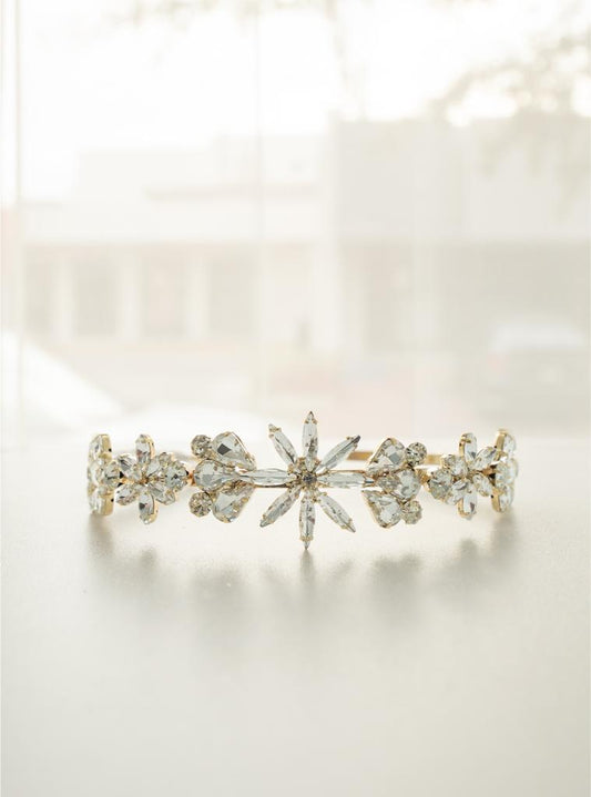 Tiara 71