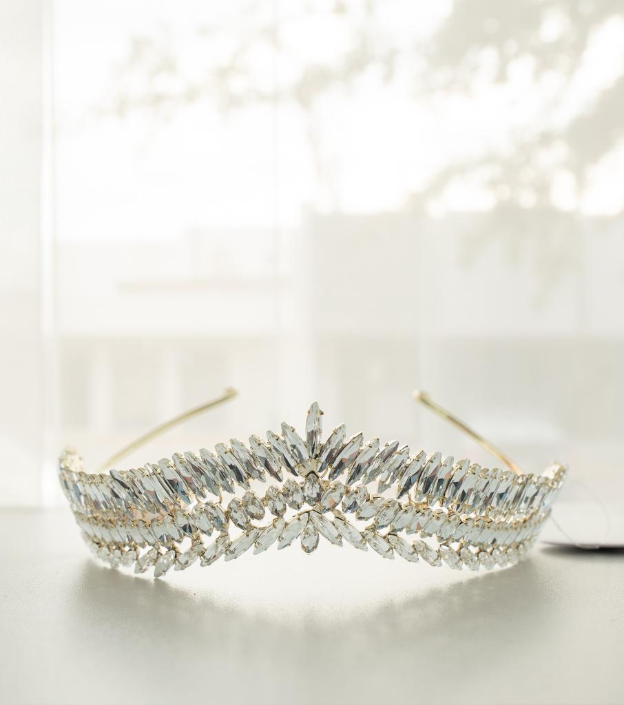 Tiara 73