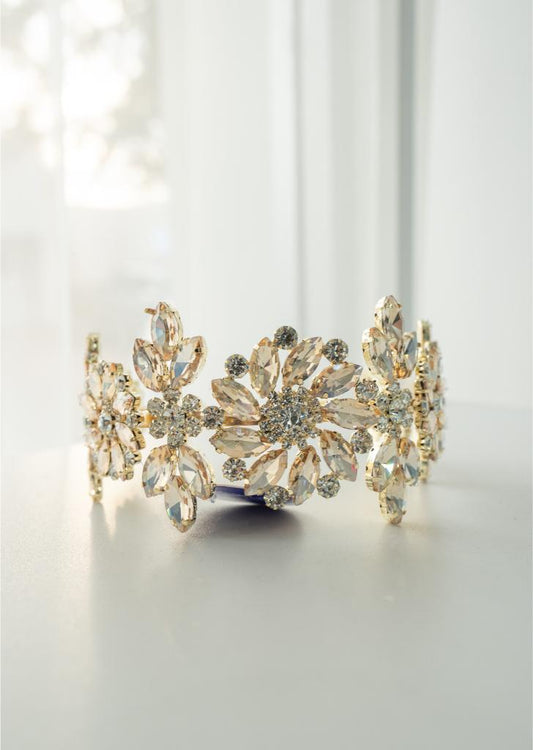 Tiara 70
