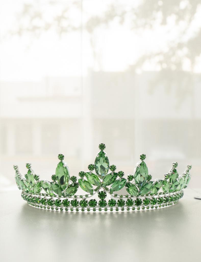 Tiara 56