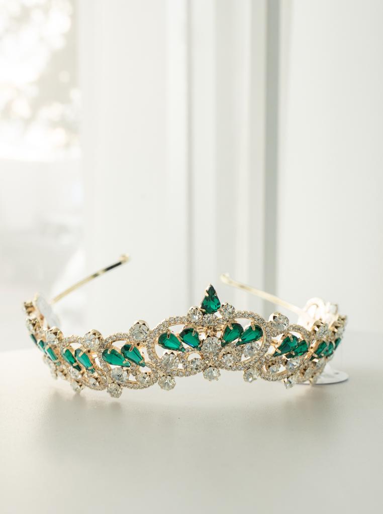 Tiara 37