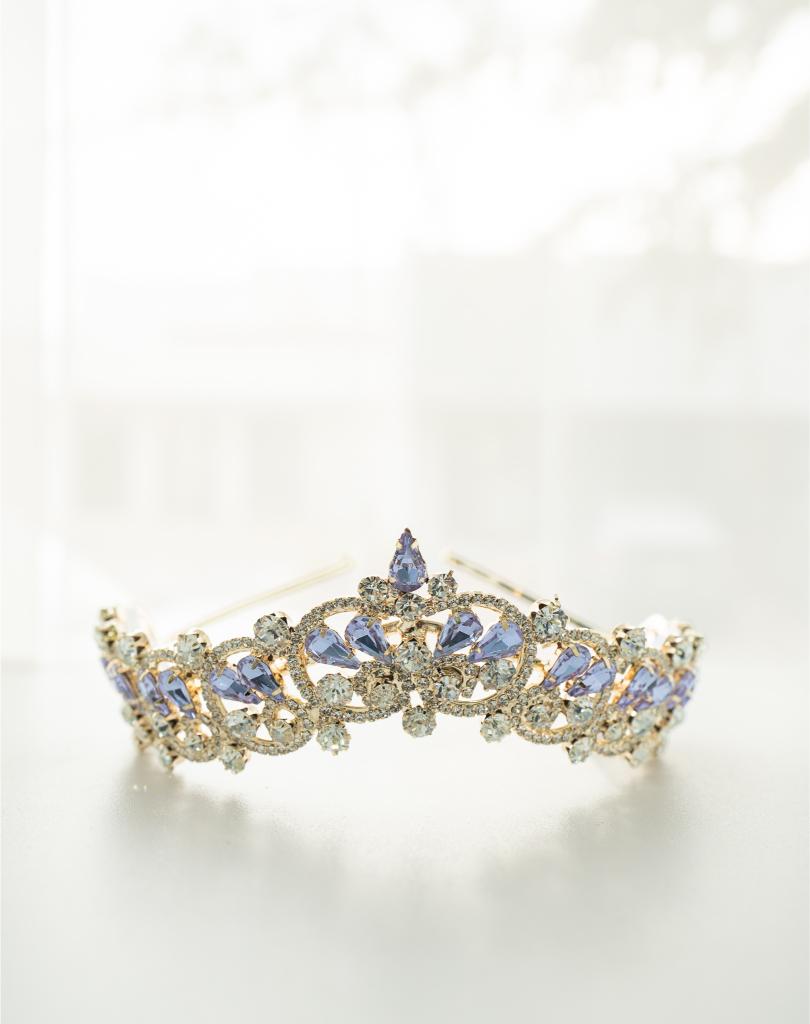 Tiara 39