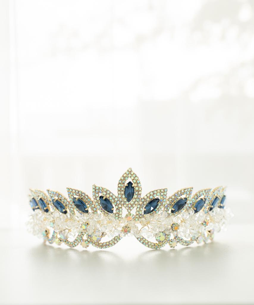 Tiara 16