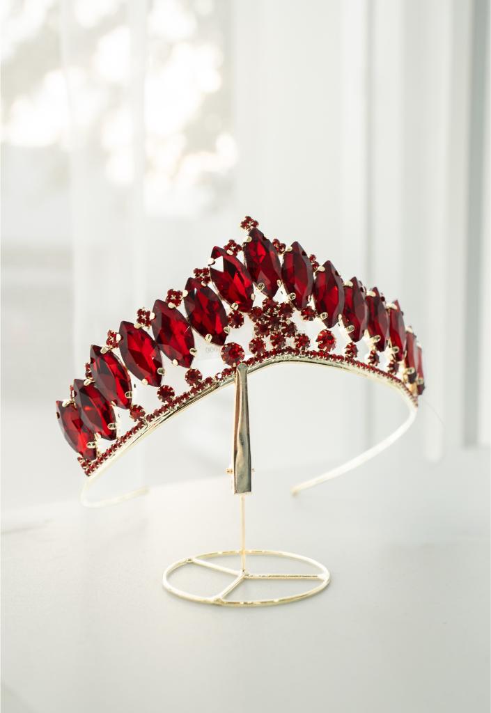 Tiara 68