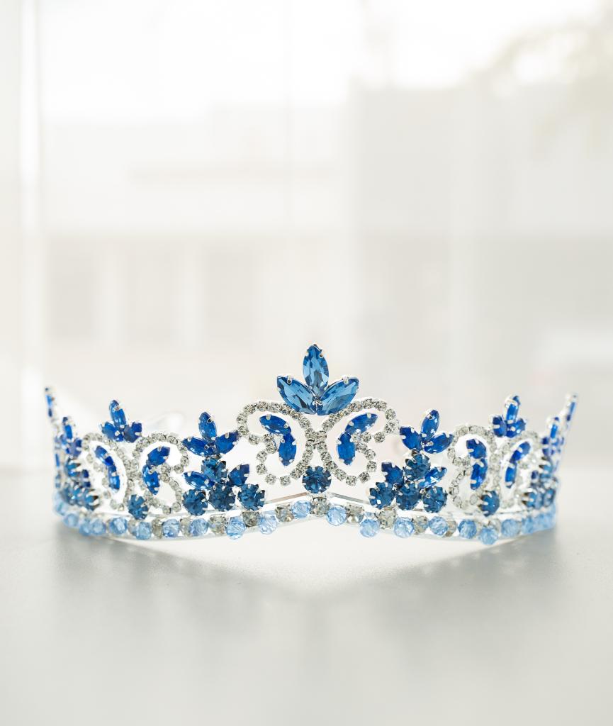 Tiara 41