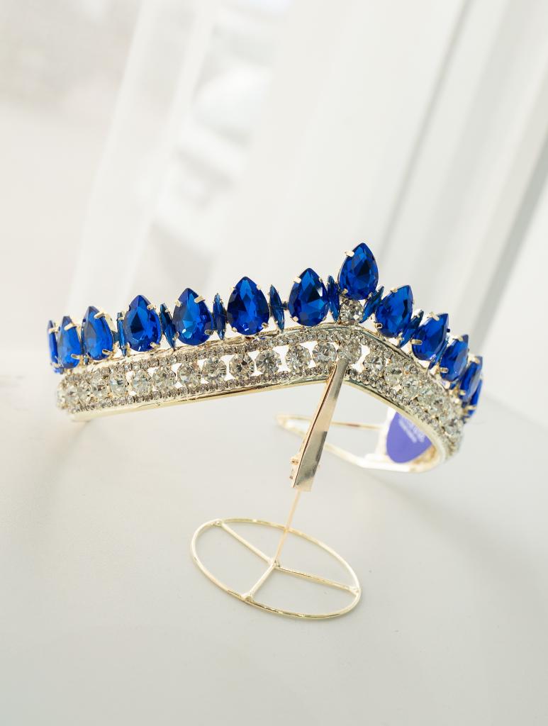 Tiara 44