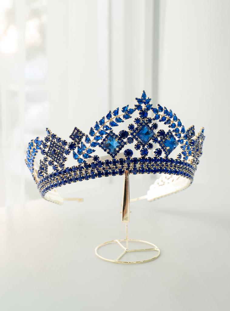 Tiara 74