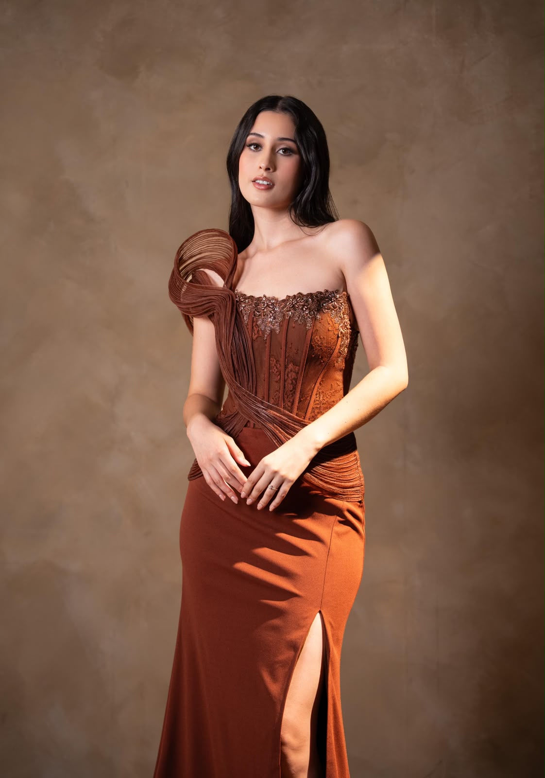 Vestido Cafe Falda Lisa Escote Estructurado