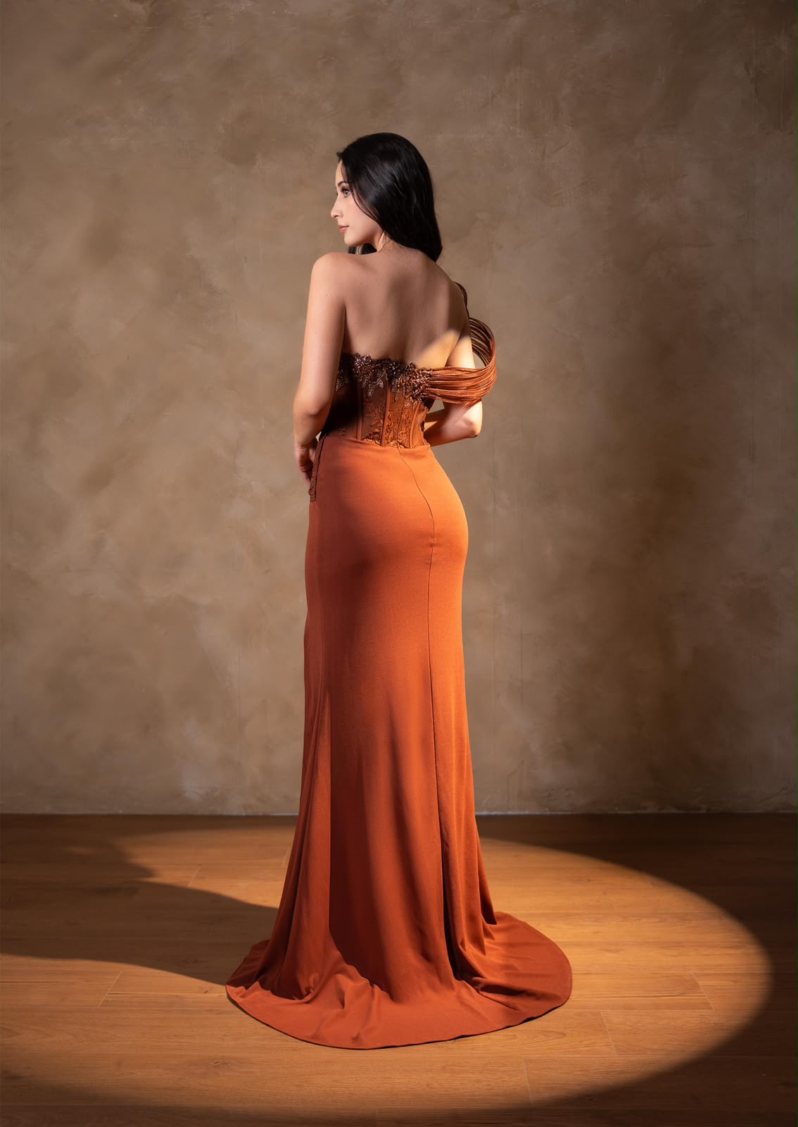 Vestido Cafe Falda Lisa Escote Estructurado