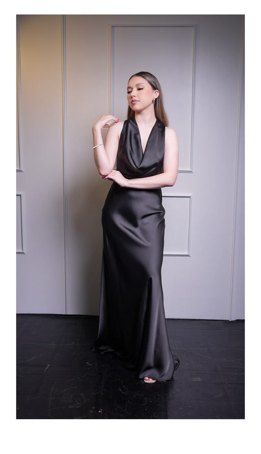 Vestido Negro Satin Escote Caido Espalda Descubierta