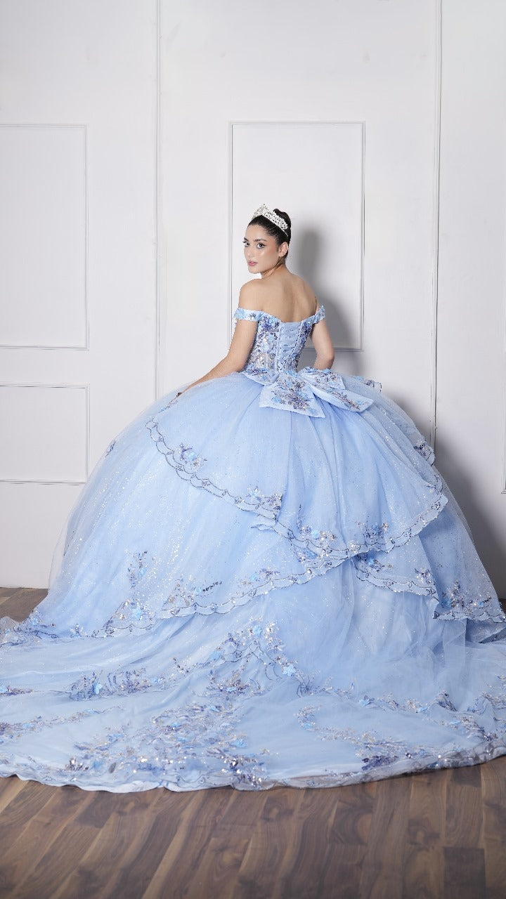 Vestido de XV Años Azul Cielo Flores y Pedrería en Pecho Mangas Campesinas