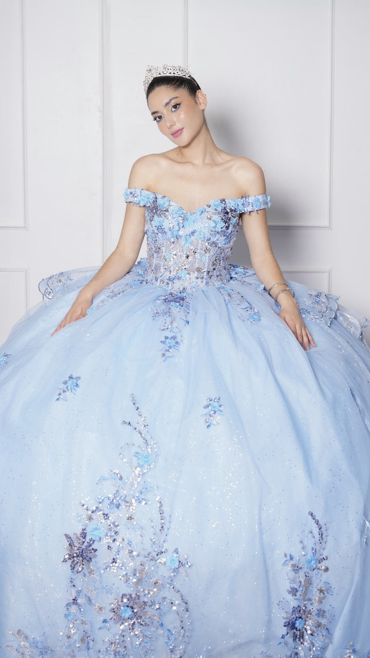 Vestido de XV Años Azul Cielo Flores y Pedrería en Pecho Mangas Campesinas