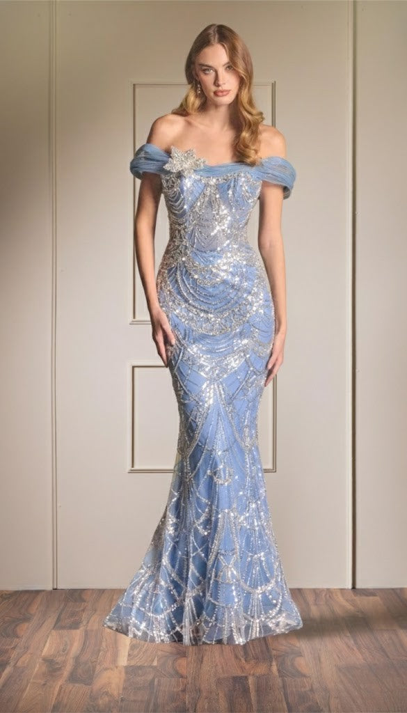 Vestido Azul Straple Manga Caida Pedreria Plateada de Flor